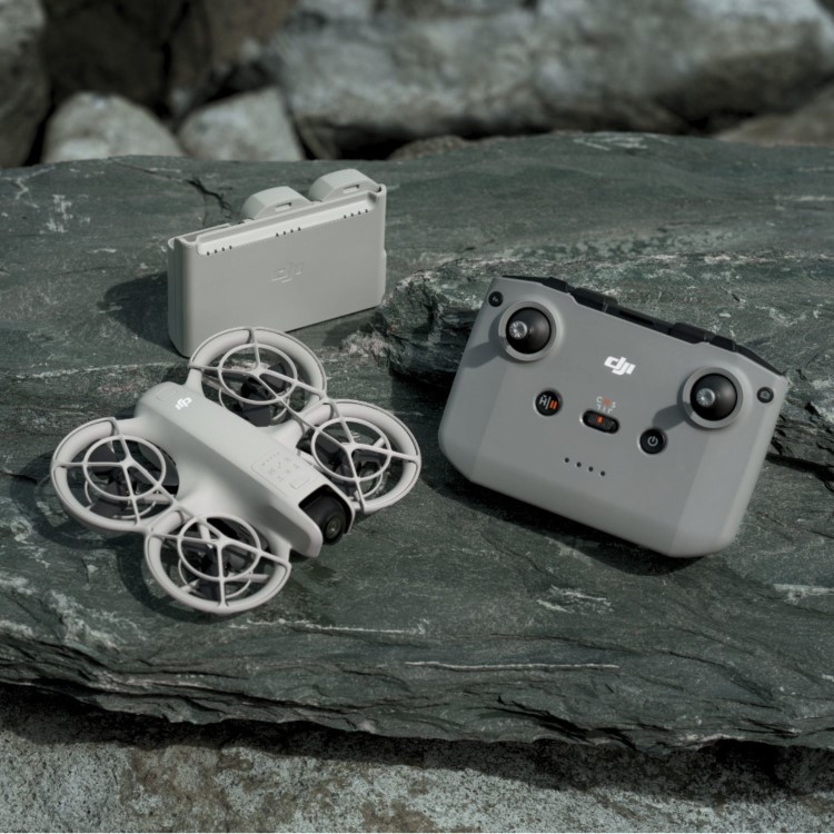 DJI Neo Fly More Combo
